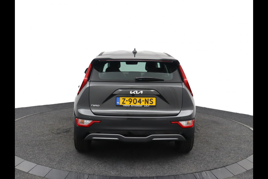 Kia Niro EV Light Edition 64.8 kWh - Navigatie - Climate Control - Apple Carplay/Android Auto - Fabrieksgarantie tot 05-2031 Kia Niro EV Light Edition 64.8 kWh - Navigatie - Climate Control - Apple Carplay/Android Auto - Fabrieksgarantie tot 05-2031