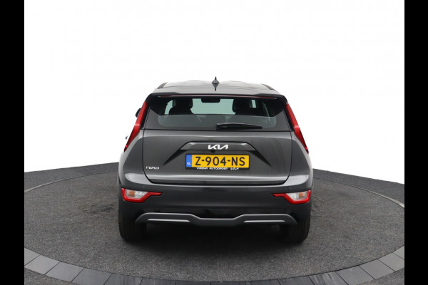 Kia Niro EV Light Edition 64.8 kWh - Navigatie - Climate Control - Apple Carplay/Android Auto - Fabrieksgarantie tot 05-2031 Kia Niro EV Light Edition 64.8 kWh - Navigatie - Climate Control - Apple Carplay/Android Auto - Fabrieksgarantie tot 05-2031