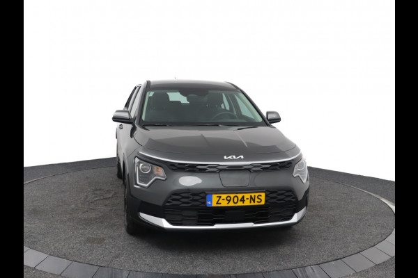 Kia Niro EV Light Edition 64.8 kWh - Navigatie - Climate Control - Apple Carplay/Android Auto - Fabrieksgarantie tot 05-2031 Kia Niro EV Light Edition 64.8 kWh - Navigatie - Climate Control - Apple Carplay/Android Auto - Fabrieksgarantie tot 05-2031
