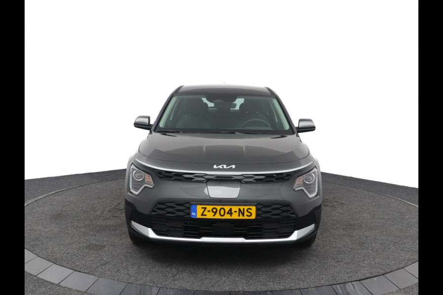 Kia Niro EV Light Edition 64.8 kWh - Navigatie - Climate Control - Apple Carplay/Android Auto - Fabrieksgarantie tot 05-2031 Kia Niro EV Light Edition 64.8 kWh - Navigatie - Climate Control - Apple Carplay/Android Auto - Fabrieksgarantie tot 05-2031