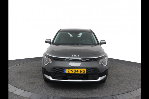 Kia Niro EV Light Edition 64.8 kWh - Navigatie - Climate Control - Apple Carplay/Android Auto - Fabrieksgarantie tot 05-2031 Kia Niro EV Light Edition 64.8 kWh - Navigatie - Climate Control - Apple Carplay/Android Auto - Fabrieksgarantie tot 05-2031