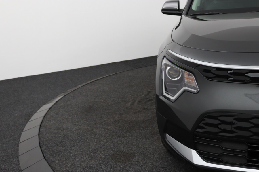 Kia Niro EV Light Edition 64.8 kWh - Navigatie - Climate Control - Apple Carplay/Android Auto - Fabrieksgarantie tot 05-2031 Kia Niro EV Light Edition 64.8 kWh - Navigatie - Climate Control - Apple Carplay/Android Auto - Fabrieksgarantie tot 05-2031