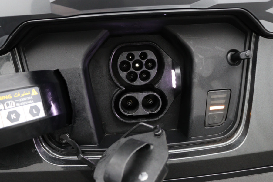 Kia Niro EV Light Edition 64.8 kWh - Navigatie - Climate Control - Apple Carplay/Android Auto - Fabrieksgarantie tot 05-2031 Kia Niro EV Light Edition 64.8 kWh - Navigatie - Climate Control - Apple Carplay/Android Auto - Fabrieksgarantie tot 05-2031