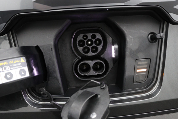 Kia Niro EV Light Edition 64.8 kWh - Navigatie - Climate Control - Apple Carplay/Android Auto - Fabrieksgarantie tot 05-2031 Kia Niro EV Light Edition 64.8 kWh - Navigatie - Climate Control - Apple Carplay/Android Auto - Fabrieksgarantie tot 05-2031