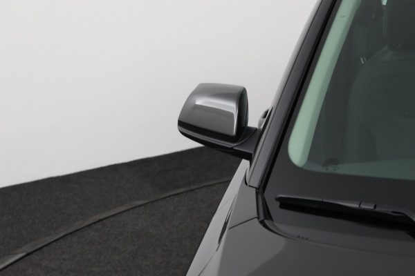 Kia Niro EV Light Edition 64.8 kWh - Navigatie - Climate Control - Apple Carplay/Android Auto - Fabrieksgarantie tot 05-2031 Kia Niro EV Light Edition 64.8 kWh - Navigatie - Climate Control - Apple Carplay/Android Auto - Fabrieksgarantie tot 05-2031