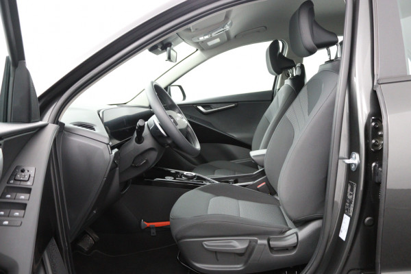 Kia Niro EV Light Edition 64.8 kWh - Navigatie - Climate Control - Apple Carplay/Android Auto - Fabrieksgarantie tot 05-2031 Kia Niro EV Light Edition 64.8 kWh - Navigatie - Climate Control - Apple Carplay/Android Auto - Fabrieksgarantie tot 05-2031