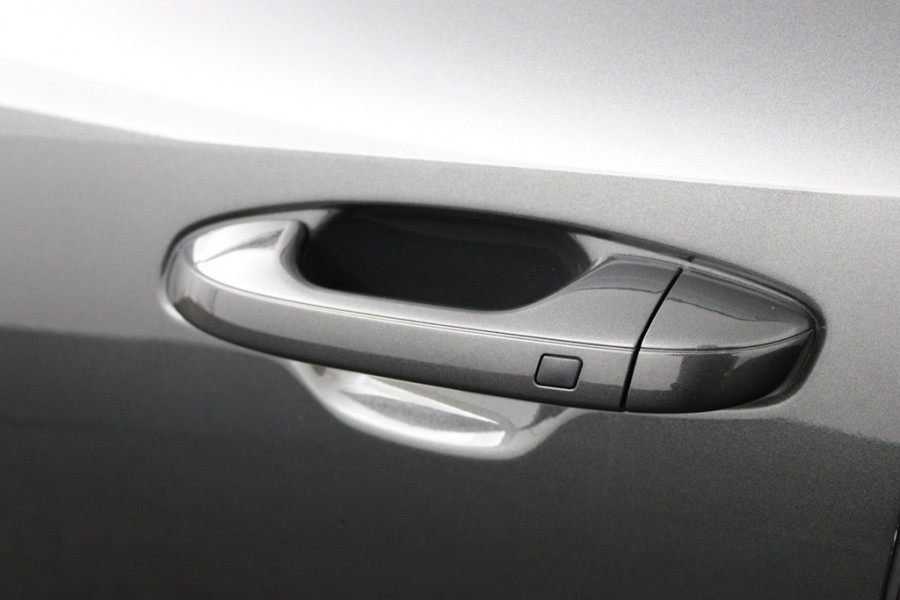 Kia Niro EV Light Edition 64.8 kWh - Navigatie - Climate Control - Apple Carplay/Android Auto - Fabrieksgarantie tot 05-2031 Kia Niro EV Light Edition 64.8 kWh - Navigatie - Climate Control - Apple Carplay/Android Auto - Fabrieksgarantie tot 05-2031