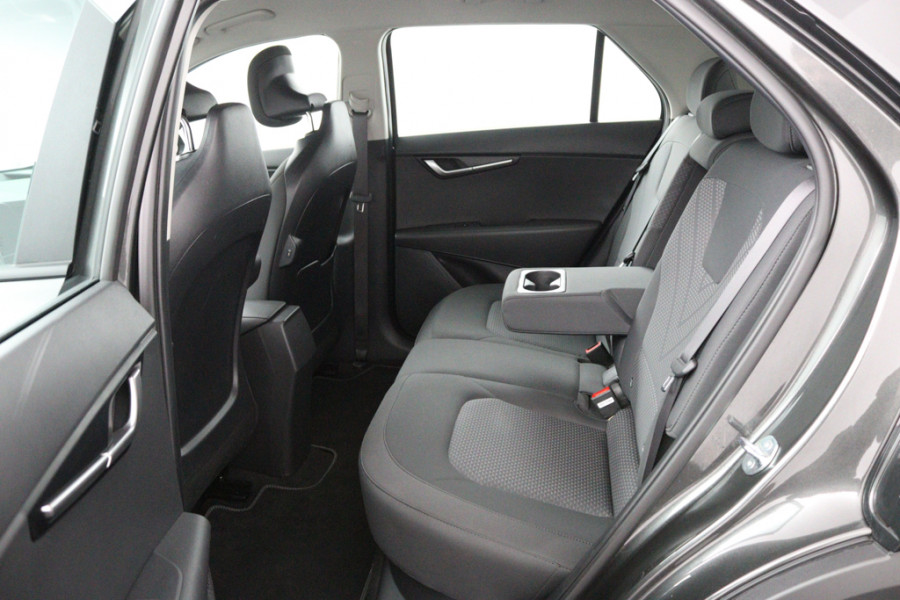Kia Niro EV Light Edition 64.8 kWh - Navigatie - Climate Control - Apple Carplay/Android Auto - Fabrieksgarantie tot 05-2031 Kia Niro EV Light Edition 64.8 kWh - Navigatie - Climate Control - Apple Carplay/Android Auto - Fabrieksgarantie tot 05-2031