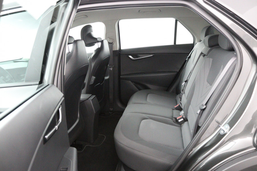 Kia Niro EV Light Edition 64.8 kWh - Navigatie - Climate Control - Apple Carplay/Android Auto - Fabrieksgarantie tot 05-2031 Kia Niro EV Light Edition 64.8 kWh - Navigatie - Climate Control - Apple Carplay/Android Auto - Fabrieksgarantie tot 05-2031