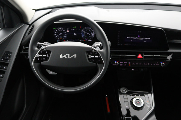 Kia Niro EV Light Edition 64.8 kWh - Navigatie - Climate Control - Apple Carplay/Android Auto - Fabrieksgarantie tot 05-2031 Kia Niro EV Light Edition 64.8 kWh - Navigatie - Climate Control - Apple Carplay/Android Auto - Fabrieksgarantie tot 05-2031