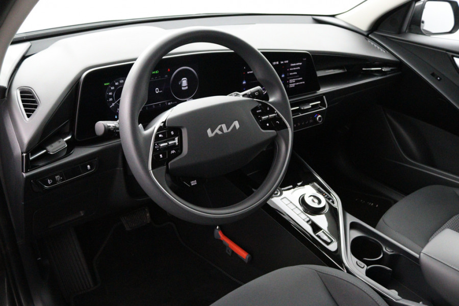 Kia Niro EV Light Edition 64.8 kWh - Navigatie - Climate Control - Apple Carplay/Android Auto - Fabrieksgarantie tot 05-2031 Kia Niro EV Light Edition 64.8 kWh - Navigatie - Climate Control - Apple Carplay/Android Auto - Fabrieksgarantie tot 05-2031