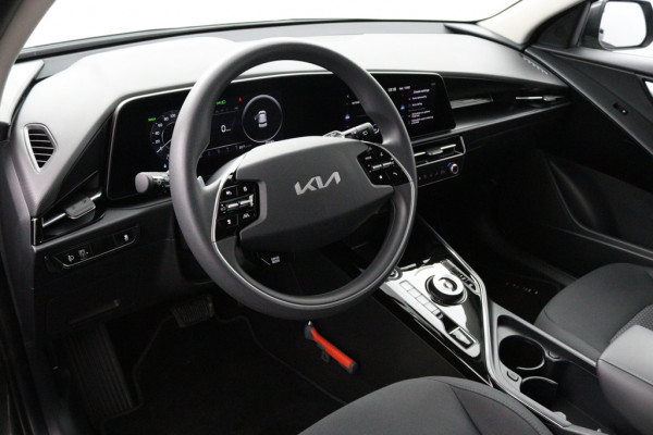 Kia Niro EV Light Edition 64.8 kWh - Navigatie - Climate Control - Apple Carplay/Android Auto - Fabrieksgarantie tot 05-2031 Kia Niro EV Light Edition 64.8 kWh - Navigatie - Climate Control - Apple Carplay/Android Auto - Fabrieksgarantie tot 05-2031