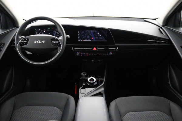 Kia Niro EV Light Edition 64.8 kWh - Navigatie - Climate Control - Apple Carplay/Android Auto - Fabrieksgarantie tot 05-2031 Kia Niro EV Light Edition 64.8 kWh - Navigatie - Climate Control - Apple Carplay/Android Auto - Fabrieksgarantie tot 05-2031