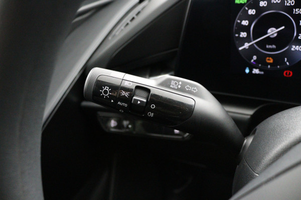Kia Niro EV Light Edition 64.8 kWh - Navigatie - Climate Control - Apple Carplay/Android Auto - Fabrieksgarantie tot 05-2031 Kia Niro EV Light Edition 64.8 kWh - Navigatie - Climate Control - Apple Carplay/Android Auto - Fabrieksgarantie tot 05-2031