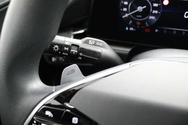 Kia Niro EV Light Edition 64.8 kWh - Navigatie - Climate Control - Apple Carplay/Android Auto - Fabrieksgarantie tot 05-2031 Kia Niro EV Light Edition 64.8 kWh - Navigatie - Climate Control - Apple Carplay/Android Auto - Fabrieksgarantie tot 05-2031