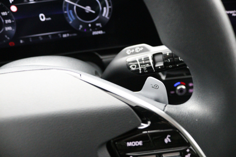 Kia Niro EV Light Edition 64.8 kWh - Navigatie - Climate Control - Apple Carplay/Android Auto - Fabrieksgarantie tot 05-2031 Kia Niro EV Light Edition 64.8 kWh - Navigatie - Climate Control - Apple Carplay/Android Auto - Fabrieksgarantie tot 05-2031