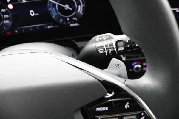 Kia Niro EV Light Edition 64.8 kWh - Navigatie - Climate Control - Apple Carplay/Android Auto - Fabrieksgarantie tot 05-2031 Kia Niro EV Light Edition 64.8 kWh - Navigatie - Climate Control - Apple Carplay/Android Auto - Fabrieksgarantie tot 05-2031