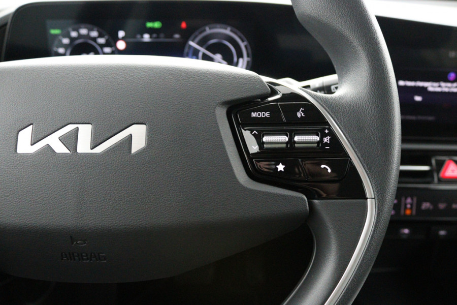 Kia Niro EV Light Edition 64.8 kWh - Navigatie - Climate Control - Apple Carplay/Android Auto - Fabrieksgarantie tot 05-2031 Kia Niro EV Light Edition 64.8 kWh - Navigatie - Climate Control - Apple Carplay/Android Auto - Fabrieksgarantie tot 05-2031