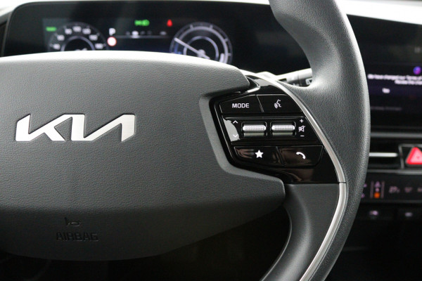 Kia Niro EV Light Edition 64.8 kWh - Navigatie - Climate Control - Apple Carplay/Android Auto - Fabrieksgarantie tot 05-2031 Kia Niro EV Light Edition 64.8 kWh - Navigatie - Climate Control - Apple Carplay/Android Auto - Fabrieksgarantie tot 05-2031