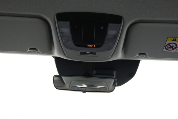 Kia Niro EV Light Edition 64.8 kWh - Navigatie - Climate Control - Apple Carplay/Android Auto - Fabrieksgarantie tot 05-2031 Kia Niro EV Light Edition 64.8 kWh - Navigatie - Climate Control - Apple Carplay/Android Auto - Fabrieksgarantie tot 05-2031