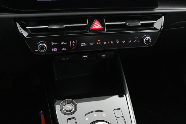 Kia Niro EV Light Edition 64.8 kWh - Navigatie - Climate Control - Apple Carplay/Android Auto - Fabrieksgarantie tot 05-2031 Kia Niro EV Light Edition 64.8 kWh - Navigatie - Climate Control - Apple Carplay/Android Auto - Fabrieksgarantie tot 05-2031