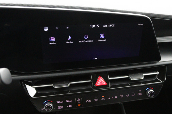 Kia Niro EV Light Edition 64.8 kWh - Navigatie - Climate Control - Apple Carplay/Android Auto - Fabrieksgarantie tot 05-2031 Kia Niro EV Light Edition 64.8 kWh - Navigatie - Climate Control - Apple Carplay/Android Auto - Fabrieksgarantie tot 05-2031