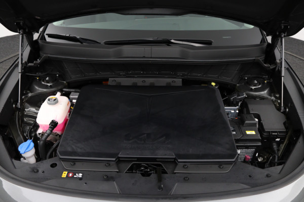 Kia Niro EV Light Edition 64.8 kWh - Navigatie - Climate Control - Apple Carplay/Android Auto - Fabrieksgarantie tot 05-2031 Kia Niro EV Light Edition 64.8 kWh - Navigatie - Climate Control - Apple Carplay/Android Auto - Fabrieksgarantie tot 05-2031