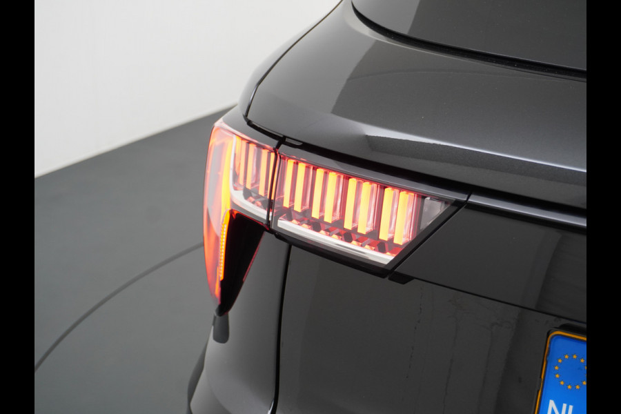 Lynk & Co 01 AUT-7 261pk PHEV Zwarte-Hemel Pano-Schuifdak Lmv 20" 360°Camera Apple Carplay Android Auto Adap.Cruise Navi Pdc Ecc Keyless Led  Elek.Memory.Stoel File assistent Dodehoek detector Elektrisch bedienbare achterklep Rijstrooksensor Wifi Verkeersbord detectie 425Nm koppel 3,7kw laadvermogen 1.800KG-Trekvermogen! €44.880 Nieuwprijs 1e Eigenaar Origineel NLse auto!