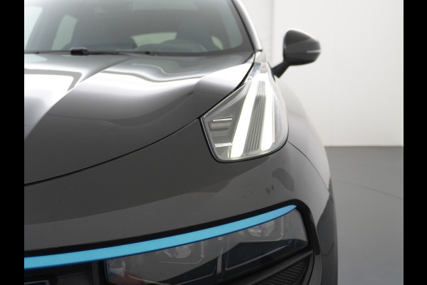 Lynk & Co 01 AUT-7 261pk PHEV Zwarte-Hemel Pano-Schuifdak Lmv 20" 360°Camera Apple Carplay Android Auto Adap.Cruise Navi Pdc Ecc Keyless Led  Elek.Memory.Stoel File assistent Dodehoek detector Elektrisch bedienbare achterklep Rijstrooksensor Wifi Verkeersbord detectie 425Nm koppel 3,7kw laadvermogen 1.800KG-Trekvermogen! €44.880 Nieuwprijs 1e Eigenaar Origineel NLse auto!