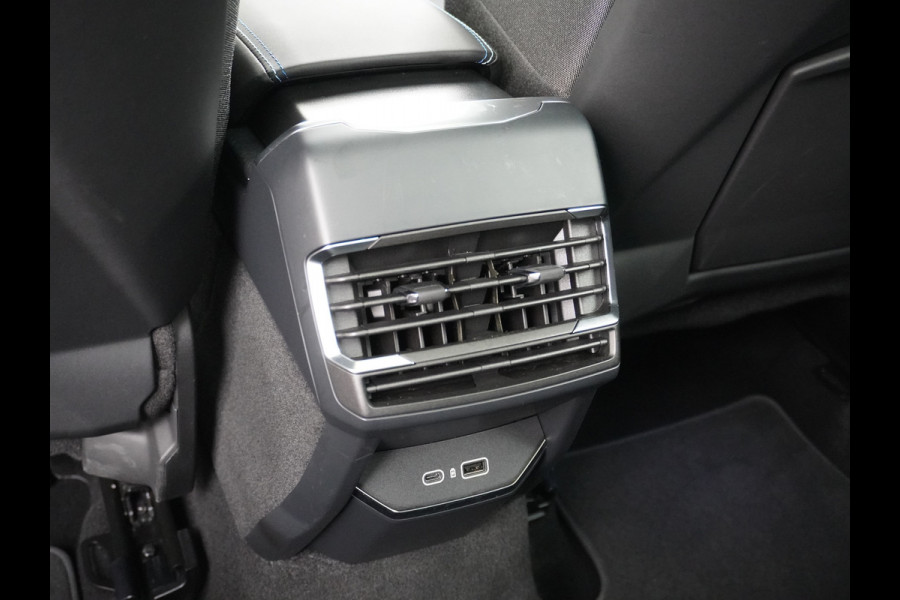 Lynk & Co 01 AUT-7 261pk PHEV Zwarte-Hemel Pano-Schuifdak Lmv 20" 360°Camera Apple Carplay Android Auto Adap.Cruise Navi Pdc Ecc Keyless Led  Elek.Memory.Stoel File assistent Dodehoek detector Elektrisch bedienbare achterklep Rijstrooksensor Wifi Verkeersbord detectie 425Nm koppel 3,7kw laadvermogen 1.800KG-Trekvermogen! €44.880 Nieuwprijs 1e Eigenaar Origineel NLse auto!