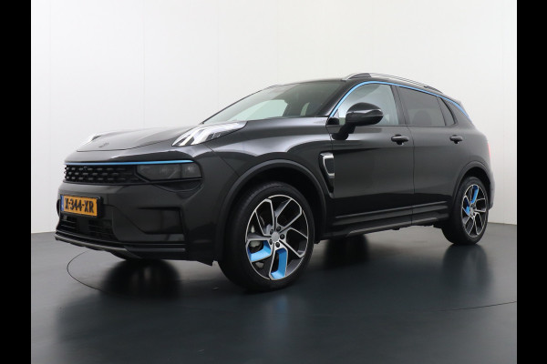 Lynk & Co 01 AUT-7 261pk PHEV Zwarte-Hemel Pano-Schuifdak Lmv 20" 360°Camera Apple Carplay Android Auto Adap.Cruise Navi Pdc Ecc Keyless Led  Elek.Memory.Stoel File assistent Dodehoek detector Elektrisch bedienbare achterklep Rijstrooksensor Wifi Verkeersbord detectie 425Nm koppel 3,7kw laadvermogen 1.800KG-Trekvermogen! €44.880 Nieuwprijs 1e Eigenaar Origineel NLse auto!