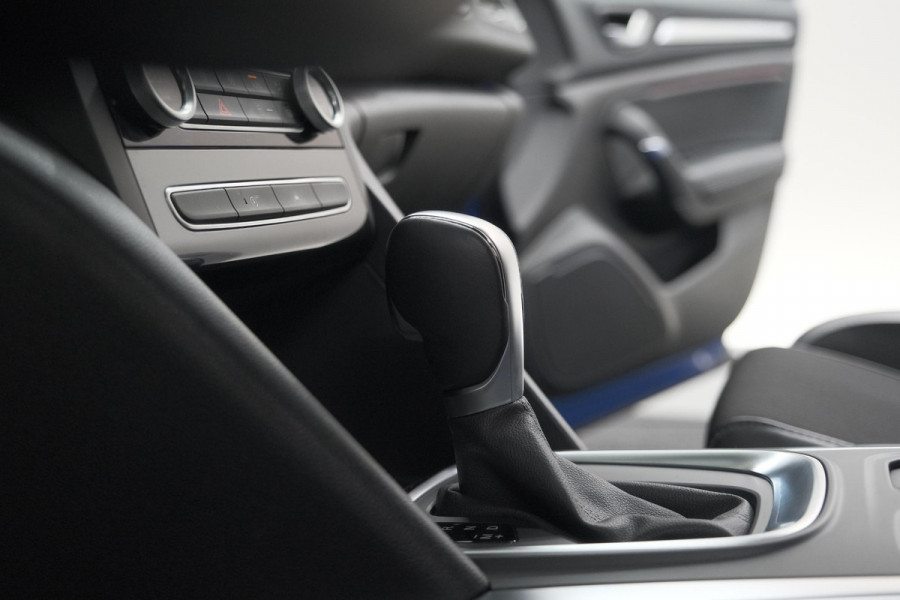 Renault MEGANE Estate TCe 140 EDC Techno | Trekhaak | Camera | Navigatie | 9.3 Inch Groot Scherm Renault MEGANE Estate TCe 140 EDC Techno | Trekhaak | Camera | Navigatie | 9.3 Inch Groot Scherm