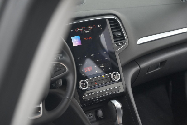 Renault MEGANE Estate TCe 140 EDC Techno | Trekhaak | Camera | Navigatie | 9.3 Inch Groot Scherm Renault MEGANE Estate TCe 140 EDC Techno | Trekhaak | Camera | Navigatie | 9.3 Inch Groot Scherm