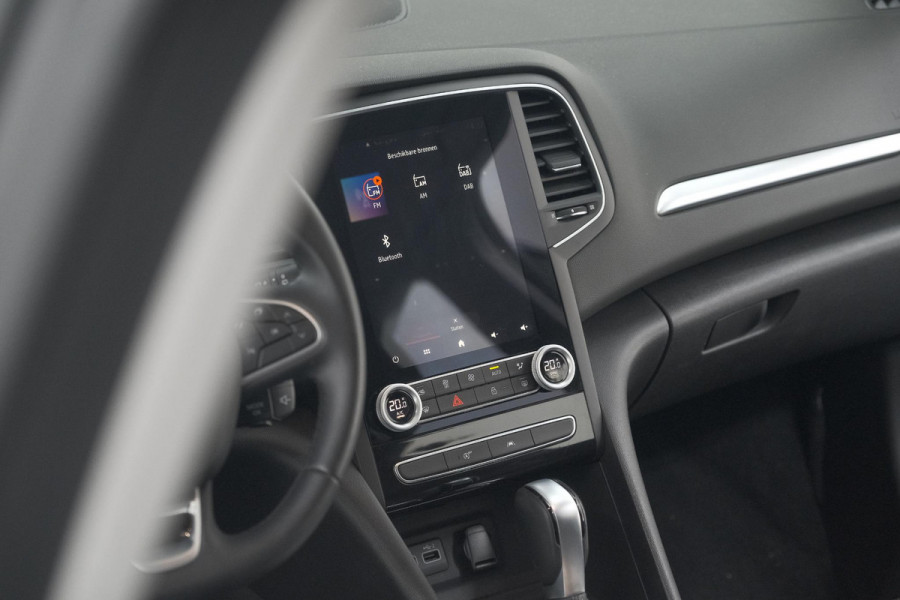 Renault MEGANE Estate TCe 140 EDC Techno | Trekhaak | Camera | Navigatie | 9.3 Inch Groot Scherm Renault MEGANE Estate TCe 140 EDC Techno | Trekhaak | Camera | Navigatie | 9.3 Inch Groot Scherm