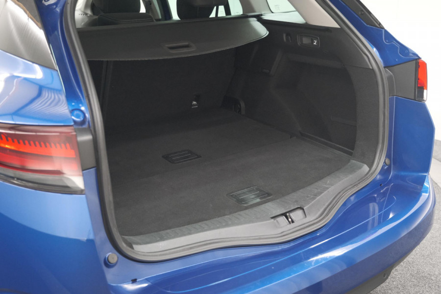 Renault MEGANE Estate TCe 140 EDC Techno | Trekhaak | Camera | Navigatie | 9.3 Inch Groot Scherm Renault MEGANE Estate TCe 140 EDC Techno | Trekhaak | Camera | Navigatie | 9.3 Inch Groot Scherm