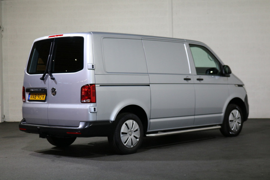 Volkswagen Transporter 2.0 TDI L1 H1 110pk Airco Navigatie Trekhaak