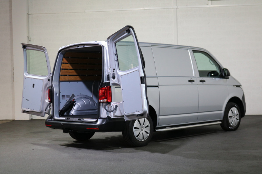 Volkswagen Transporter 2.0 TDI L1 H1 110pk Airco Navigatie Trekhaak