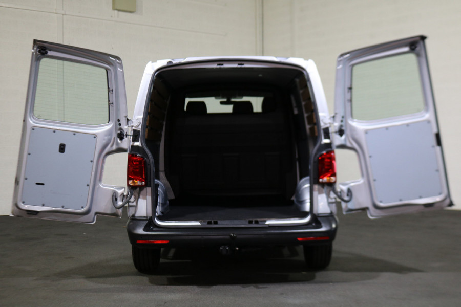 Volkswagen Transporter 2.0 TDI L1 H1 110pk Airco Navigatie Trekhaak