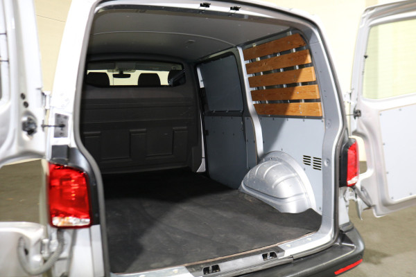 Volkswagen Transporter 2.0 TDI L1 H1 110pk Airco Navigatie Trekhaak