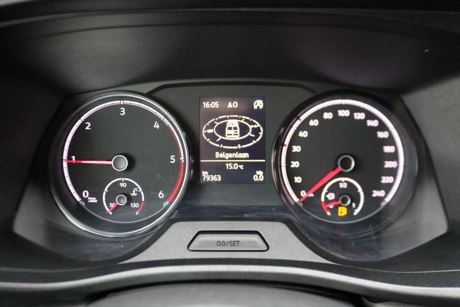 Volkswagen Transporter 2.0 TDI L1 H1 110pk Airco Navigatie Trekhaak