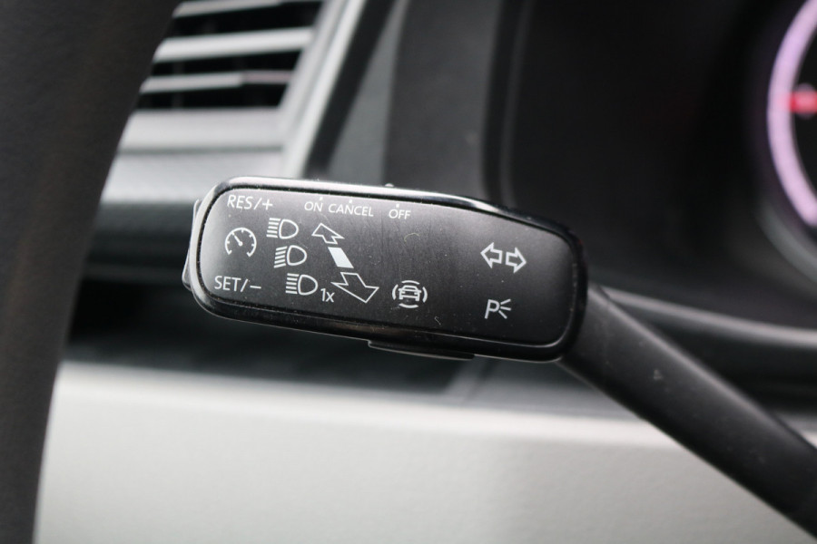 Volkswagen Transporter 2.0 TDI L1 H1 110pk Airco Navigatie Trekhaak