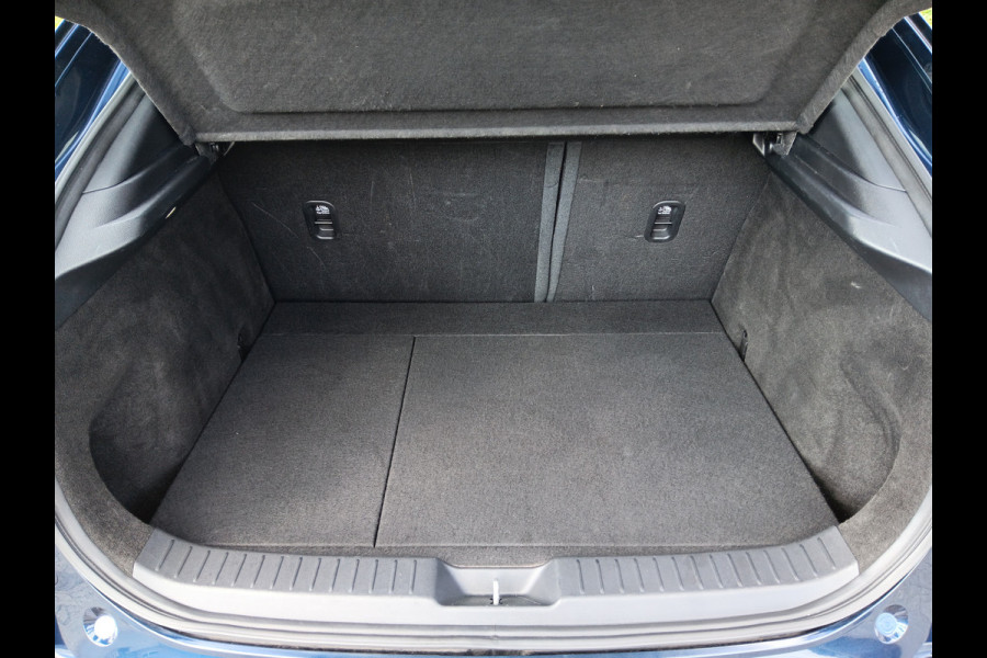 Mazda CX-30 2.0 e-SkyActiv M Hybrid 150PK Luxury AUTOMAAT, Leder, Navi, Clima, Head-up, etc. incl. 12 MND BOVAGGARANTIE Mazda CX-30 2.0 e-SkyActiv M Hybrid 150PK Luxury AUTOMAAT, Leder, Navi, Clima, Head-up, etc. incl. 12 MND BOVAGGARANTIE