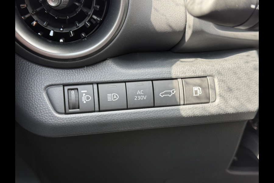 Toyota C-HR 2.0 Plug-in Hybrid 220 Dynamic | ACC | Camera | Navi XL | Keyless | Winter-Pakket | 18 inch Toyota C-HR 2.0 Plug-in Hybrid 220 Dynamic | ACC | Camera | Navi XL | Keyless | Winter-Pakket | 18 inch