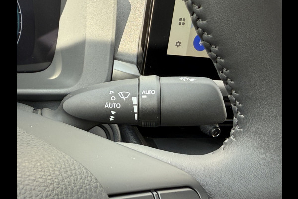 Toyota C-HR 2.0 Plug-in Hybrid 220 Dynamic | ACC | Camera | Navi XL | Keyless | Winter-Pakket | 18 inch Toyota C-HR 2.0 Plug-in Hybrid 220 Dynamic | ACC | Camera | Navi XL | Keyless | Winter-Pakket | 18 inch