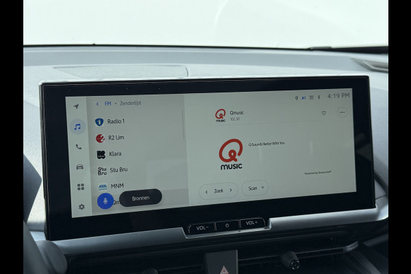 Toyota C-HR 2.0 Plug-in Hybrid 220 Dynamic | ACC | Camera | Navi XL | Keyless | Winter-Pakket | 18 inch Toyota C-HR 2.0 Plug-in Hybrid 220 Dynamic | ACC | Camera | Navi XL | Keyless | Winter-Pakket | 18 inch