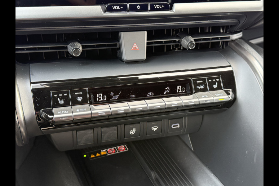 Toyota C-HR 2.0 Plug-in Hybrid 220 Dynamic | ACC | Camera | Navi XL | Keyless | Winter-Pakket | 18 inch Toyota C-HR 2.0 Plug-in Hybrid 220 Dynamic | ACC | Camera | Navi XL | Keyless | Winter-Pakket | 18 inch