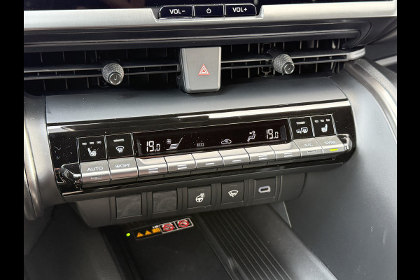 Toyota C-HR 2.0 Plug-in Hybrid 220 Dynamic | ACC | Camera | Navi XL | Keyless | Winter-Pakket | 18 inch Toyota C-HR 2.0 Plug-in Hybrid 220 Dynamic | ACC | Camera | Navi XL | Keyless | Winter-Pakket | 18 inch