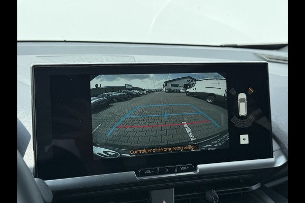 Toyota C-HR 2.0 Plug-in Hybrid 220 Dynamic | ACC | Camera | Navi XL | Keyless | Winter-Pakket | 18 inch Toyota C-HR 2.0 Plug-in Hybrid 220 Dynamic | ACC | Camera | Navi XL | Keyless | Winter-Pakket | 18 inch