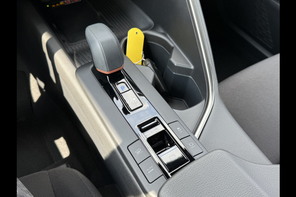 Toyota C-HR 2.0 Plug-in Hybrid 220 Dynamic | ACC | Camera | Navi XL | Keyless | Winter-Pakket | 18 inch Toyota C-HR 2.0 Plug-in Hybrid 220 Dynamic | ACC | Camera | Navi XL | Keyless | Winter-Pakket | 18 inch