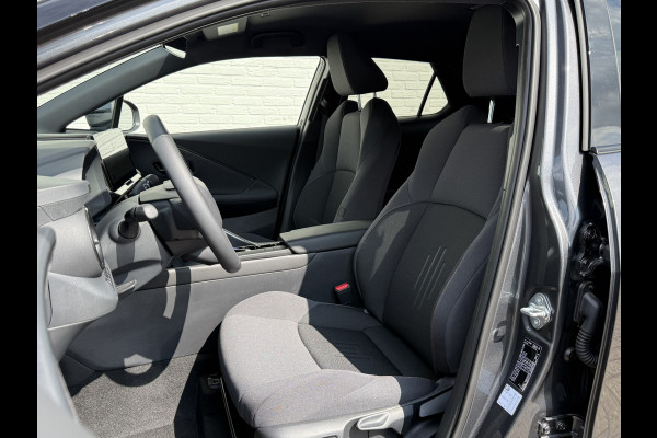 Toyota C-HR 2.0 Plug-in Hybrid 220 Dynamic | ACC | Camera | Navi XL | Keyless | Winter-Pakket | 18 inch Toyota C-HR 2.0 Plug-in Hybrid 220 Dynamic | ACC | Camera | Navi XL | Keyless | Winter-Pakket | 18 inch